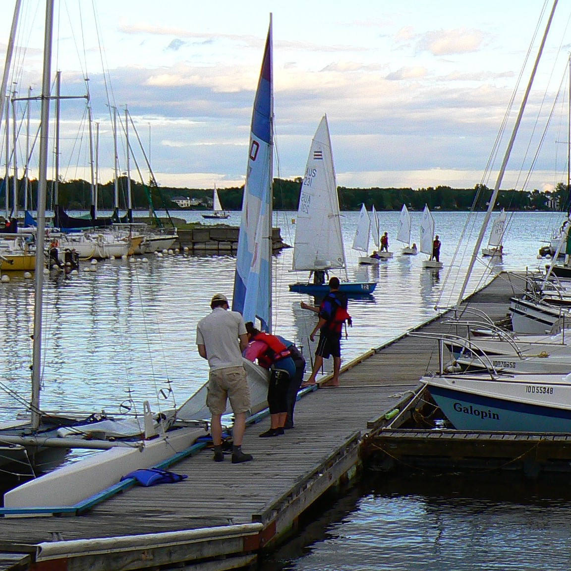 Le port du BDYC rempli de jeunes marins